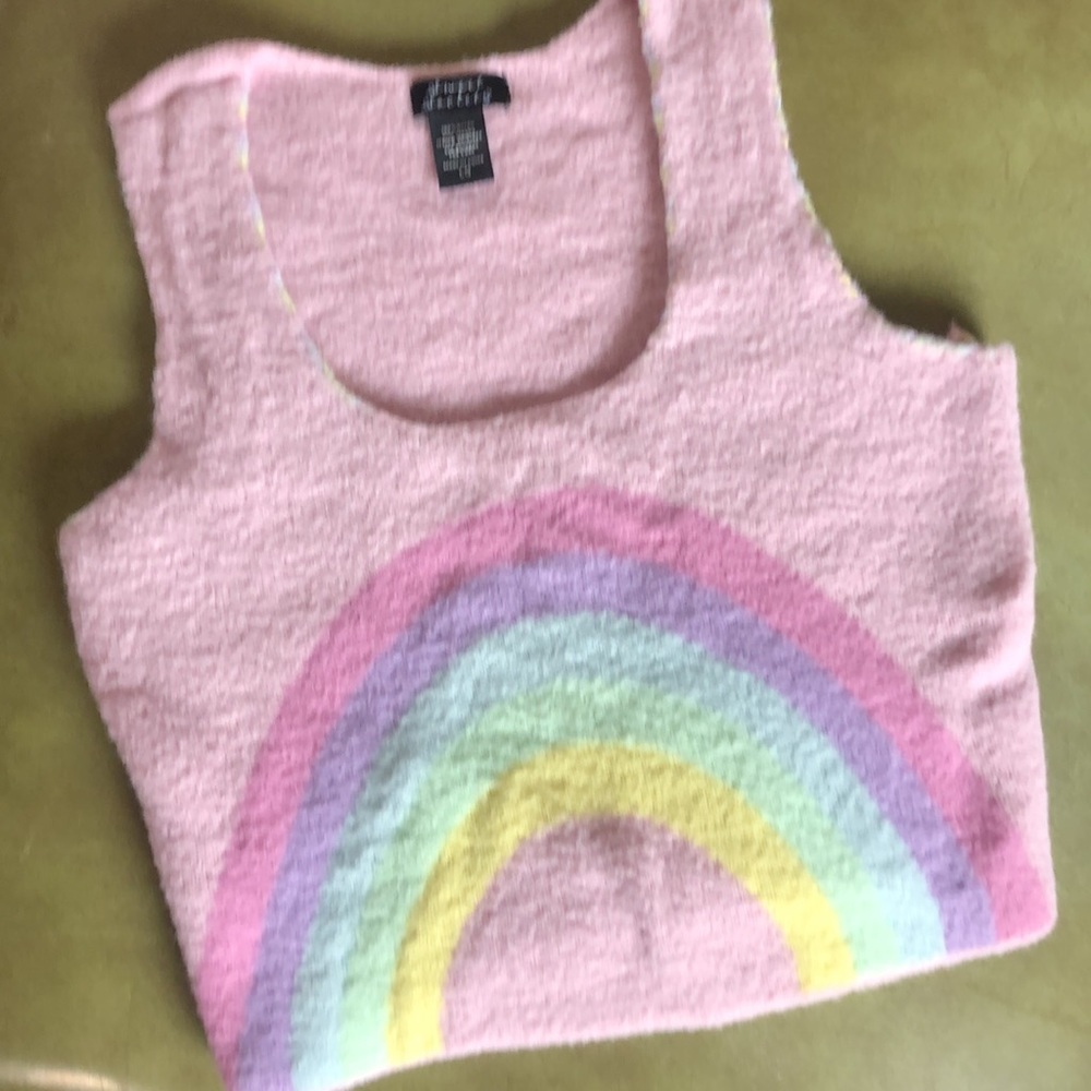 Rainbow 🌈 fluff tank - Picture 2 of 8